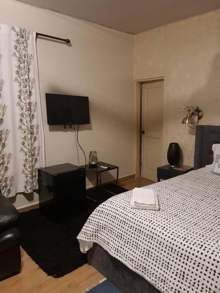 Nana Adu Guest House Koforidua Bagian luar foto