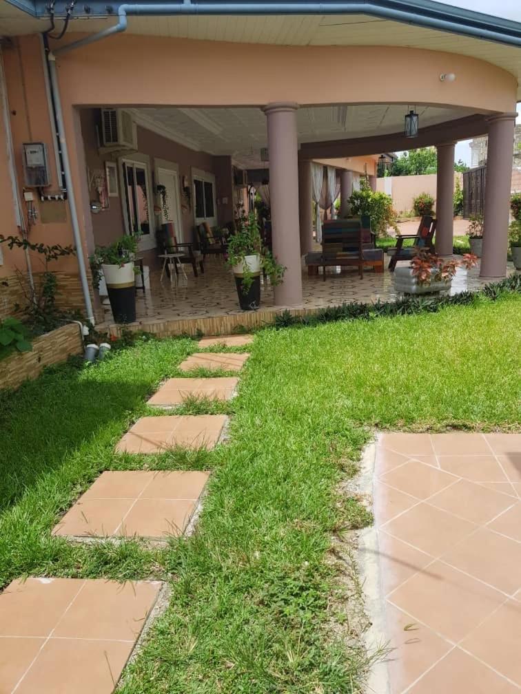 Nana Adu Guest House Koforidua Bagian luar foto